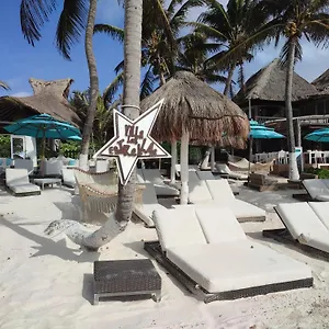 Hotell Estrellas - Located At The Party Zone